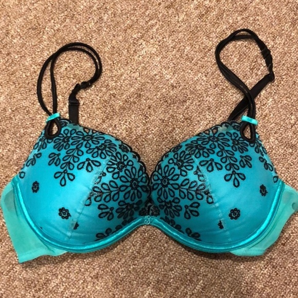 🔷 Victoria’s Secret mesh push up bra